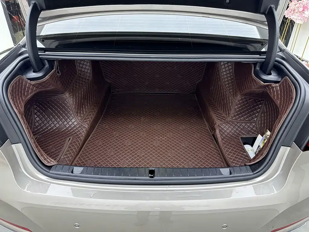 BMW 7 Series — миниатюра 22