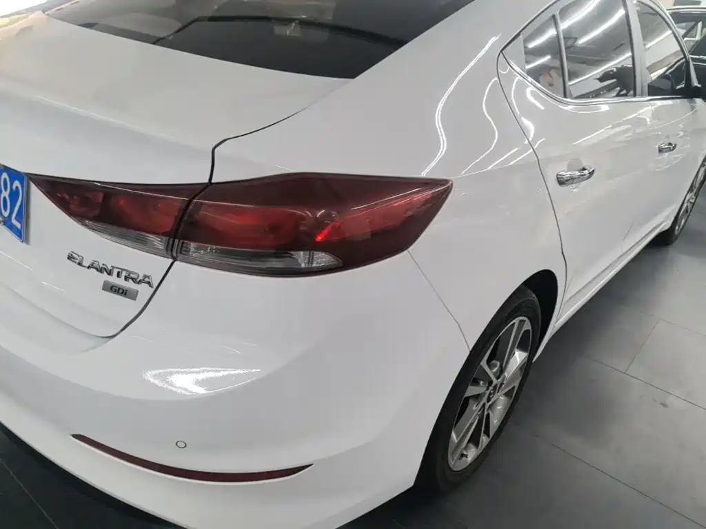 Hyundai Elantra — миниатюра 8
