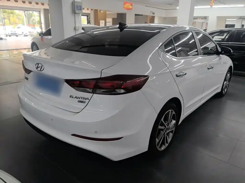 Hyundai Elantra — миниатюра 7