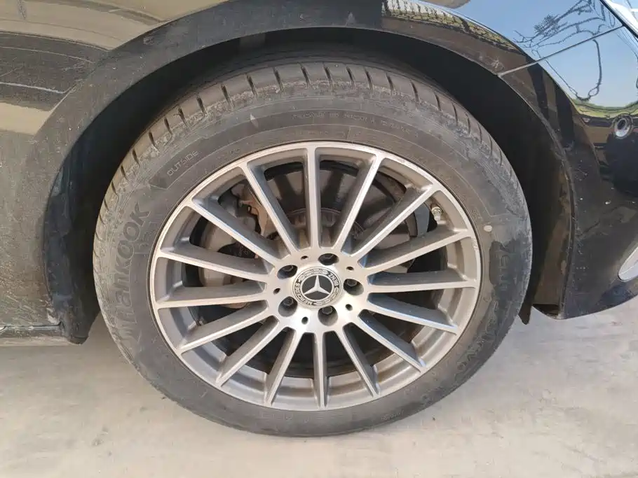 Mercedes-Benz E-Class — миниатюра 6