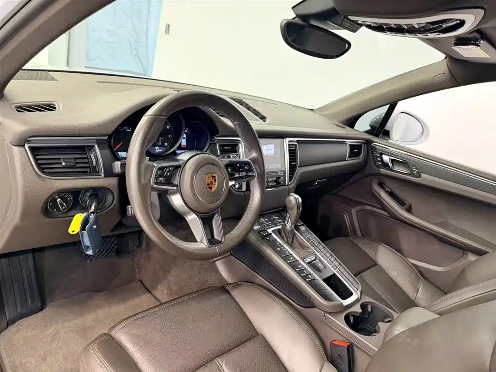 Porsche Macan — миниатюра 15