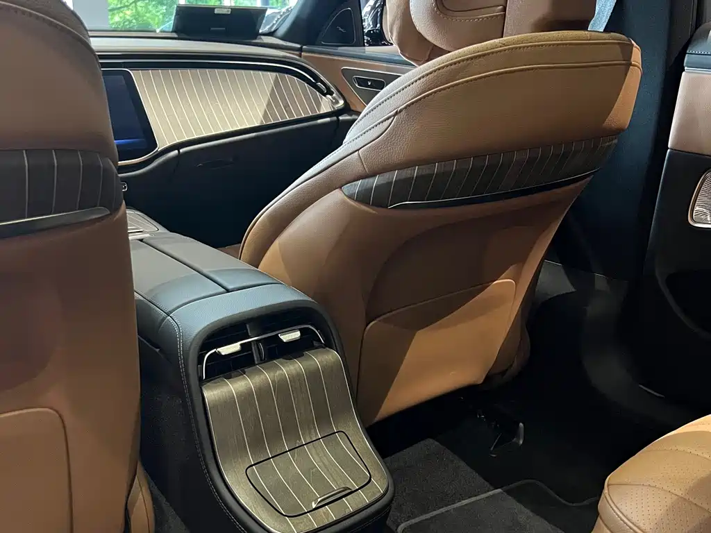 Mercedes-Benz E-Class — миниатюра 6