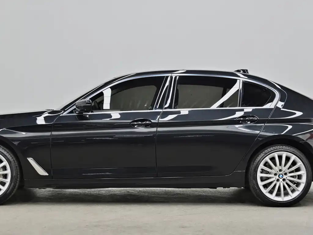 BMW 5 Series — миниатюра 6