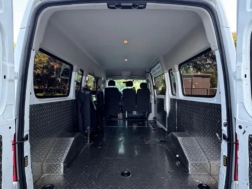 MAXUS V80 — миниатюра 10