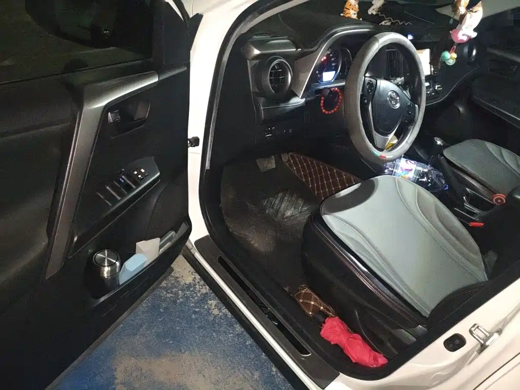 Toyota RAV4 — миниатюра 12
