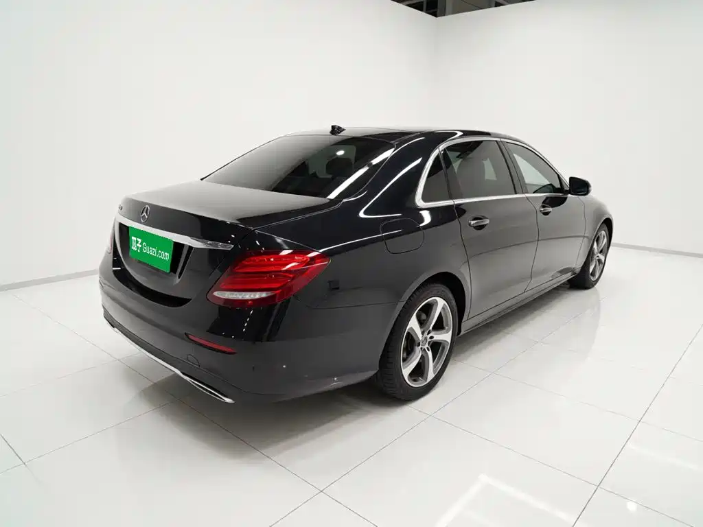 Mercedes-Benz E-Class — миниатюра 6