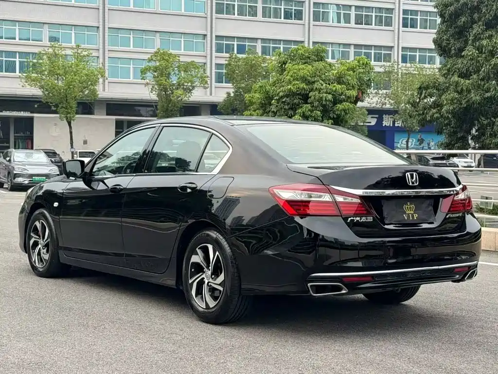 Honda Accord — миниатюра 7