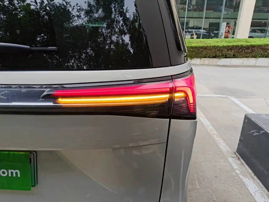 Buick GL8 Hybrid — миниатюра 8