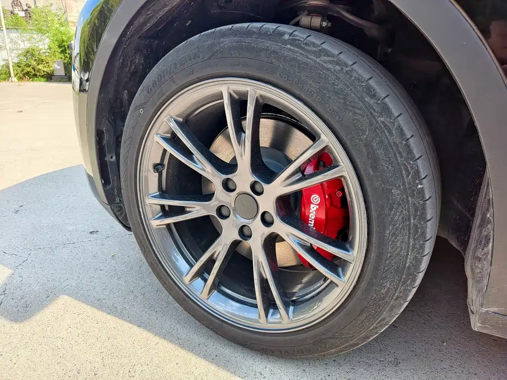 Tesla Model Y — миниатюра 11