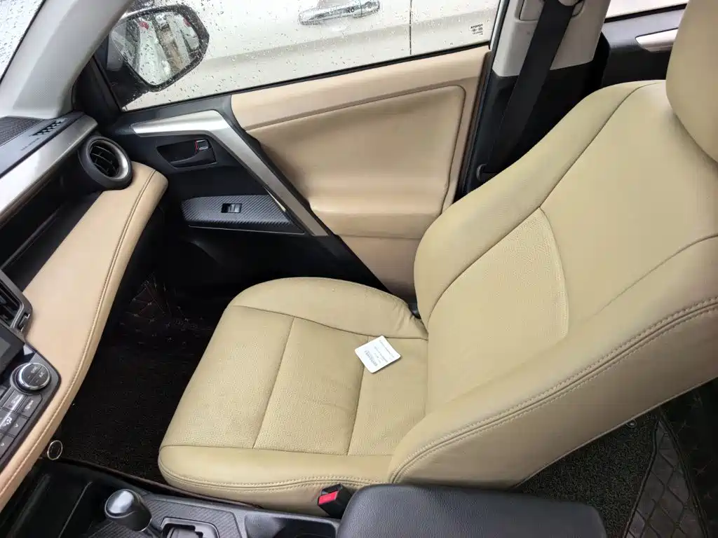 Toyota RAV4 — миниатюра 10