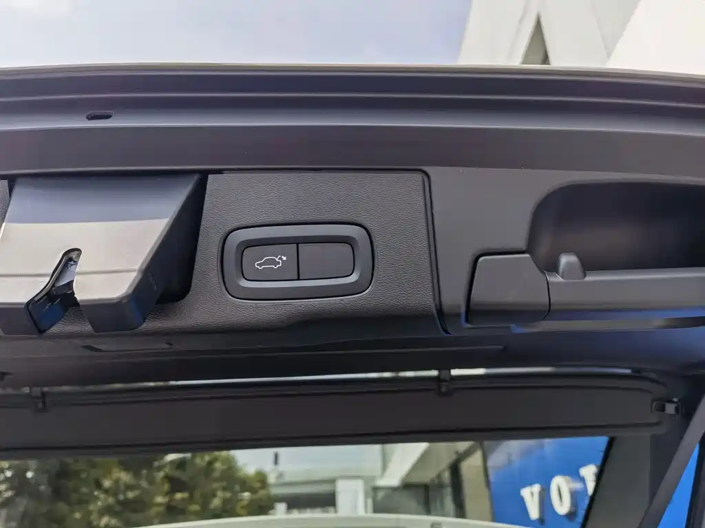 Volvo XC60 — миниатюра 8