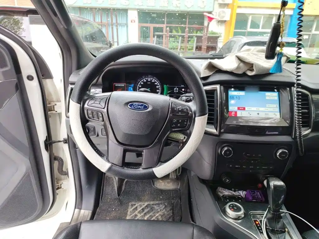 Ford Everest — миниатюра 11