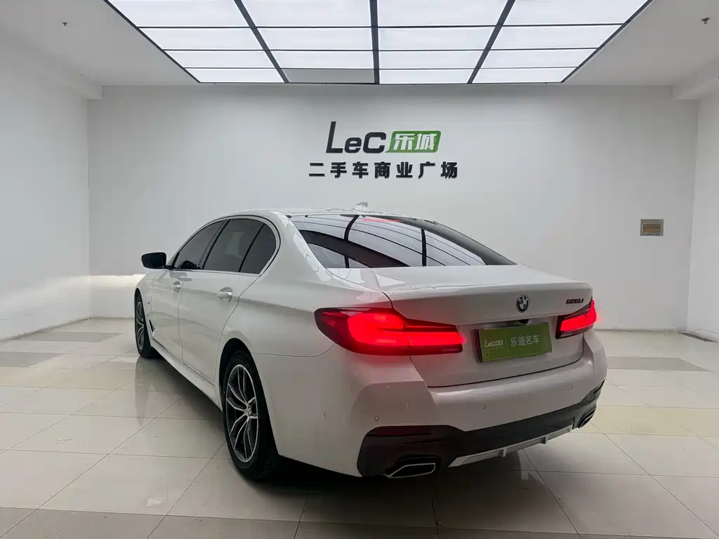 BMW 5 Series — миниатюра 6