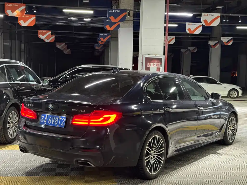 BMW 5 Series — миниатюра 6