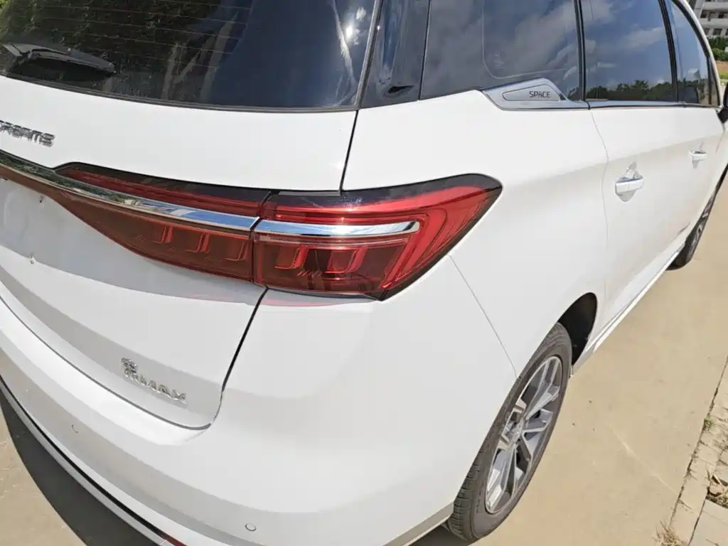BYD Song MAX MAX 2021 1.5T AT Luxury 6 мест