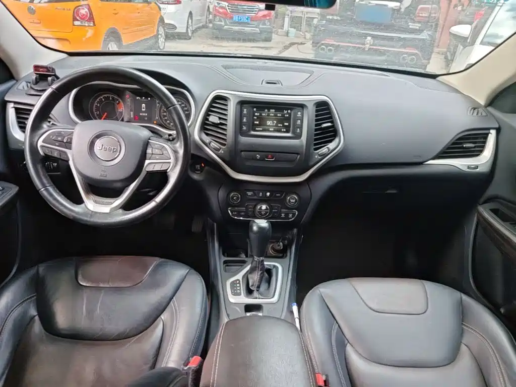 Jeep Cherokee — миниатюра 10