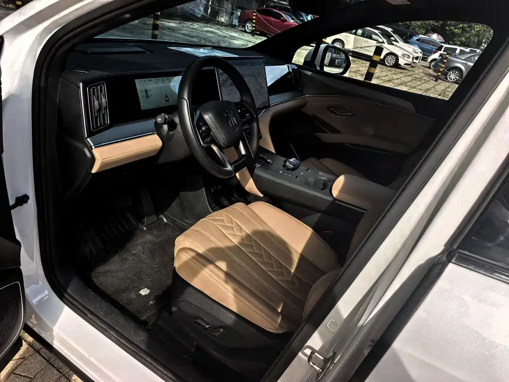 BYD L DM-i — миниатюра 7