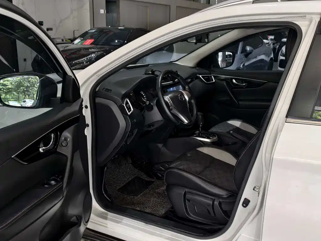 Nissan Qashqai 2016 2.0L CVT Luxury