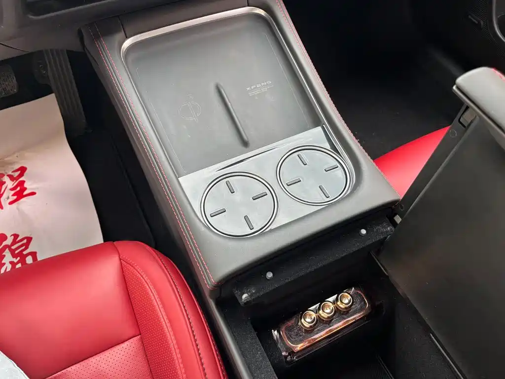 XPeng P7 — миниатюра 12