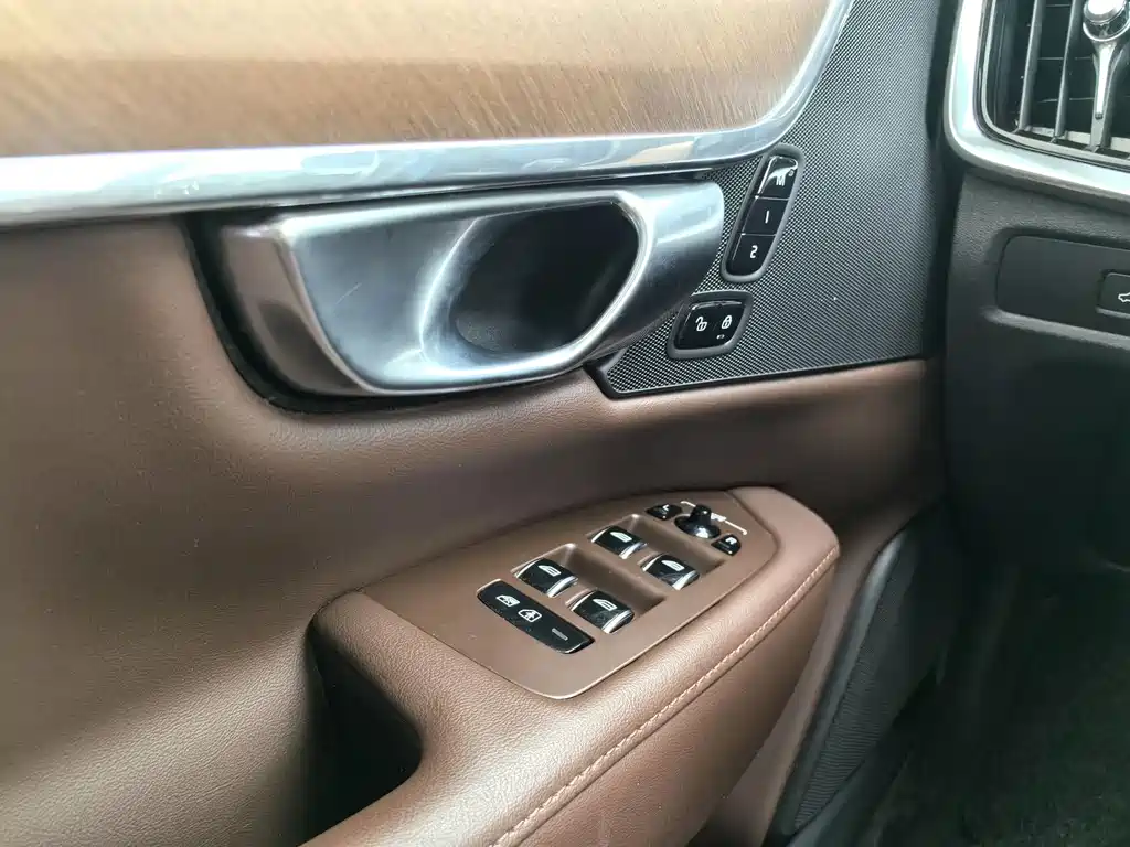 Volvo S90 — миниатюра 17