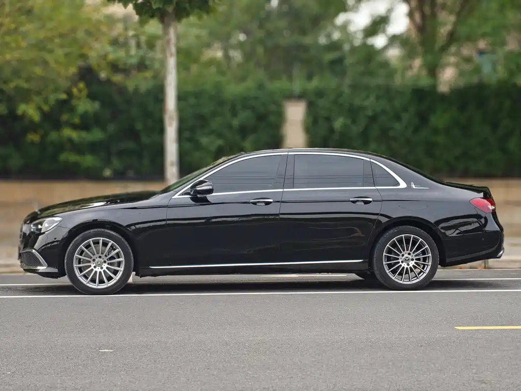 Mercedes-Benz E-Class — миниатюра 5