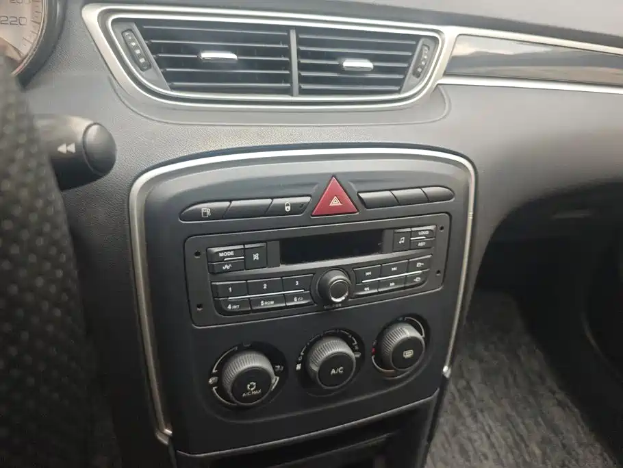 Peugeot 308 — миниатюра 13