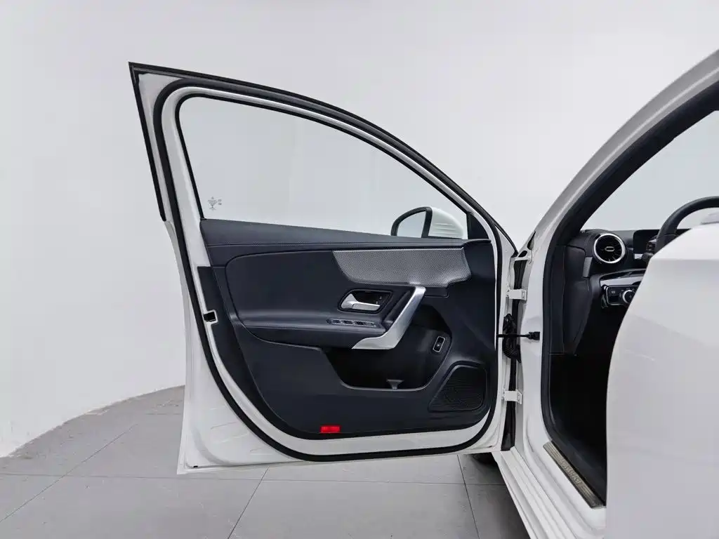 Mercedes-Benz A-Class — миниатюра 8