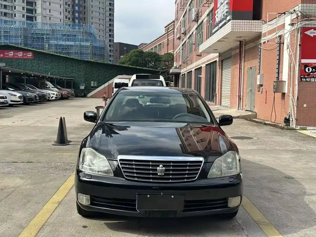 Toyota Crown — миниатюра 2