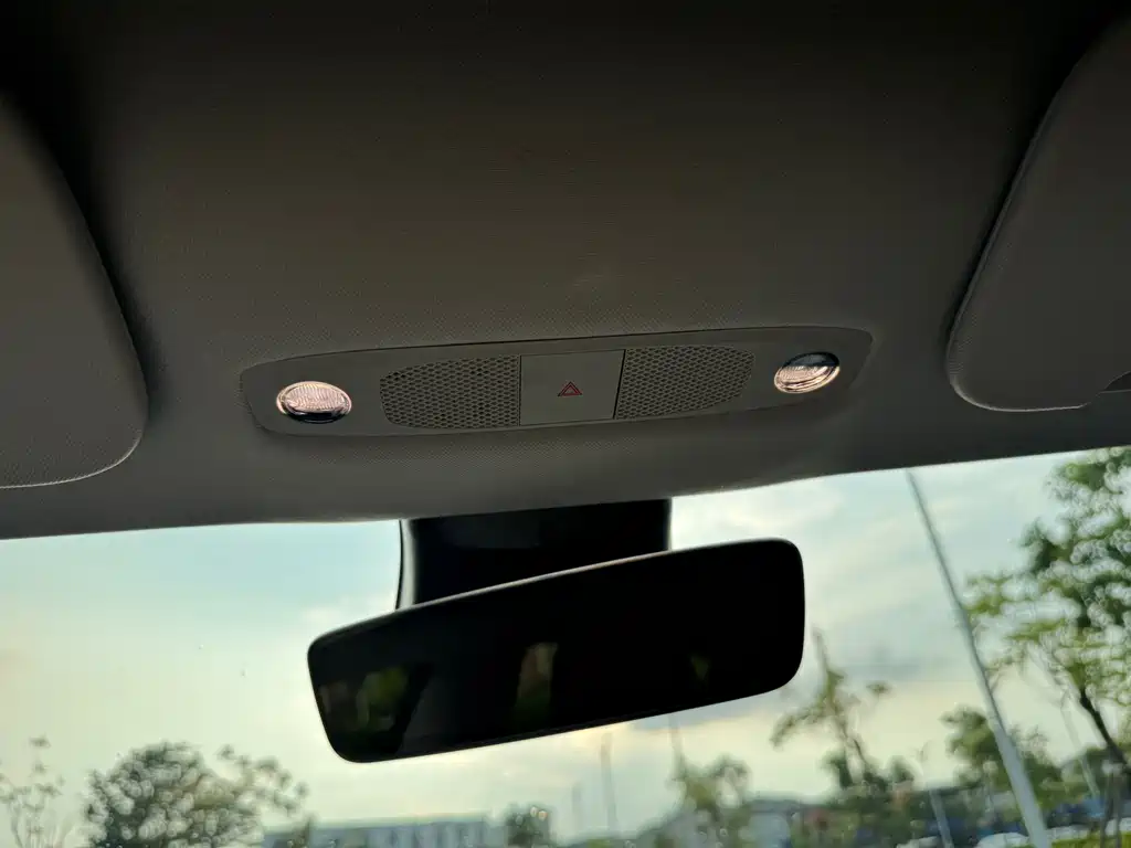 Tesla Model 3 — миниатюра 13