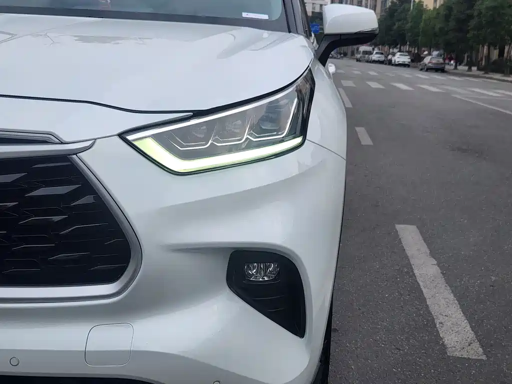 Toyota Highlander 2023 2.5L Luxury 7 мест