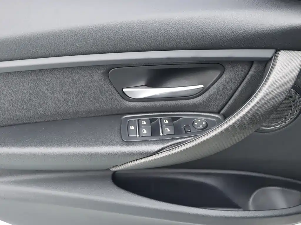 BMW 3 Series — миниатюра 11