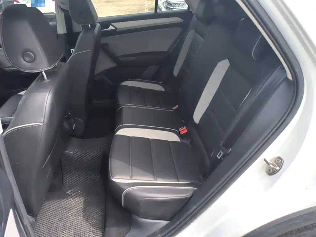 Volkswagen T-Roc — миниатюра 17