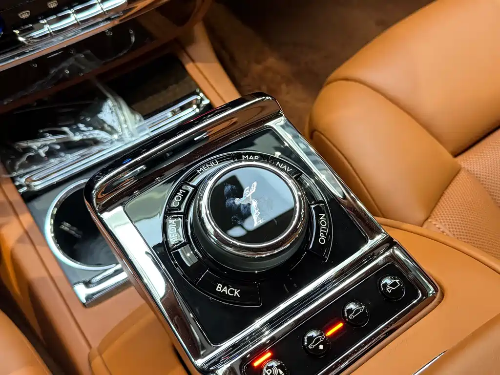 Rolls-Royce Phantom — миниатюра 9