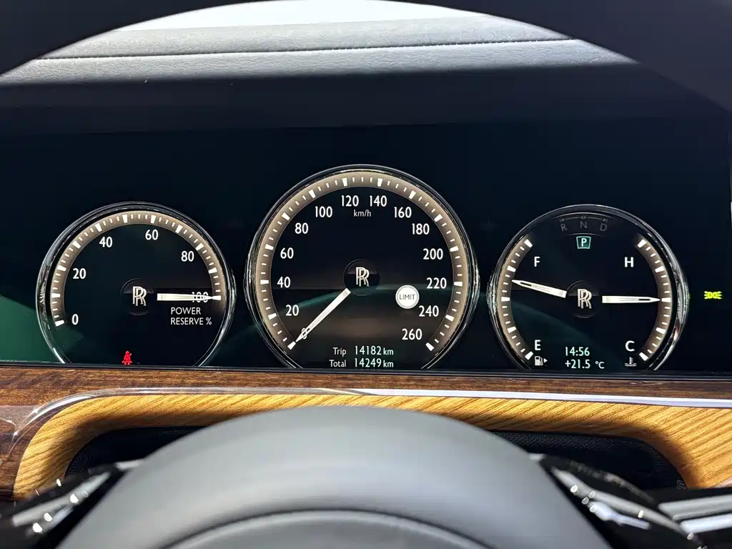 Rolls-Royce Phantom — миниатюра 8