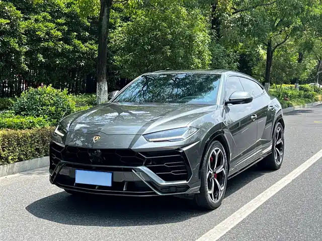LAMBORGHINI URUS 2020