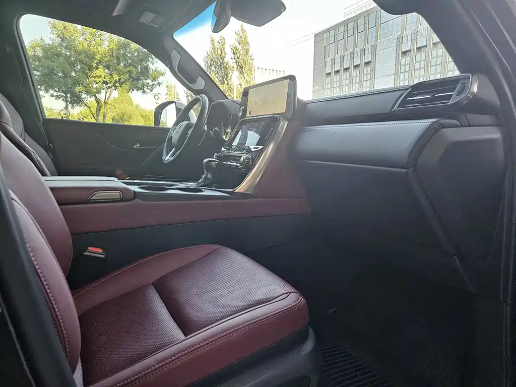 Lexus LX — миниатюра 9