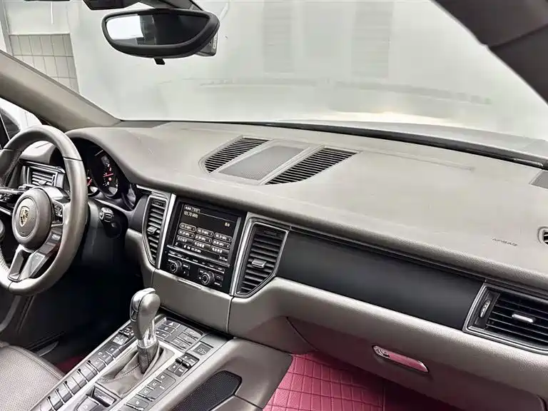 Porsche Macan — миниатюра 13
