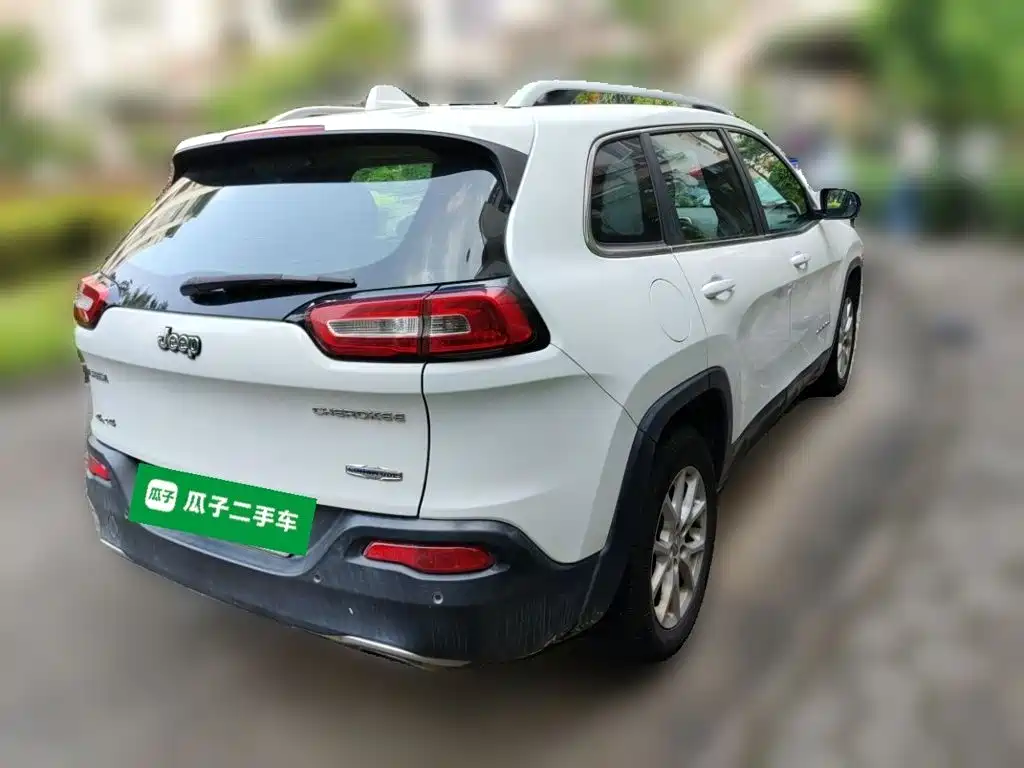 Jeep Cherokee — миниатюра 4