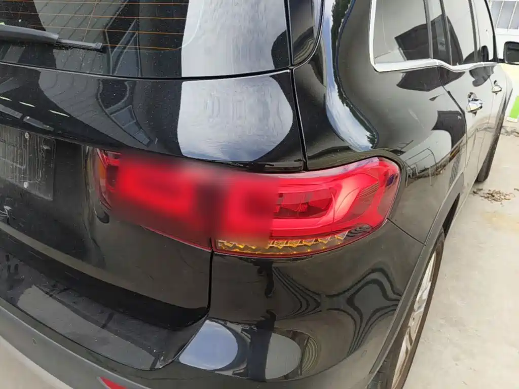 Mercedes-Benz GLB — миниатюра 8
