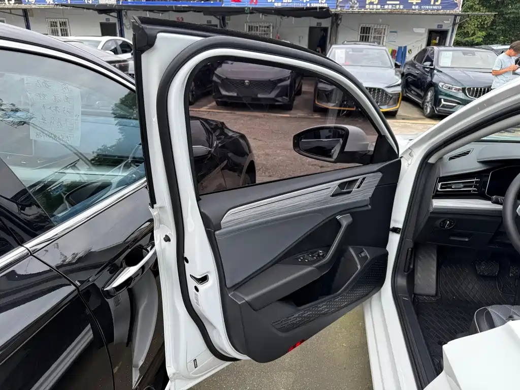 Volkswagen Sagitar — миниатюра 14