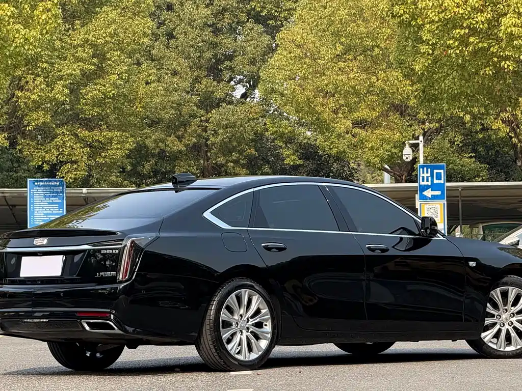 CADILLAC CT6