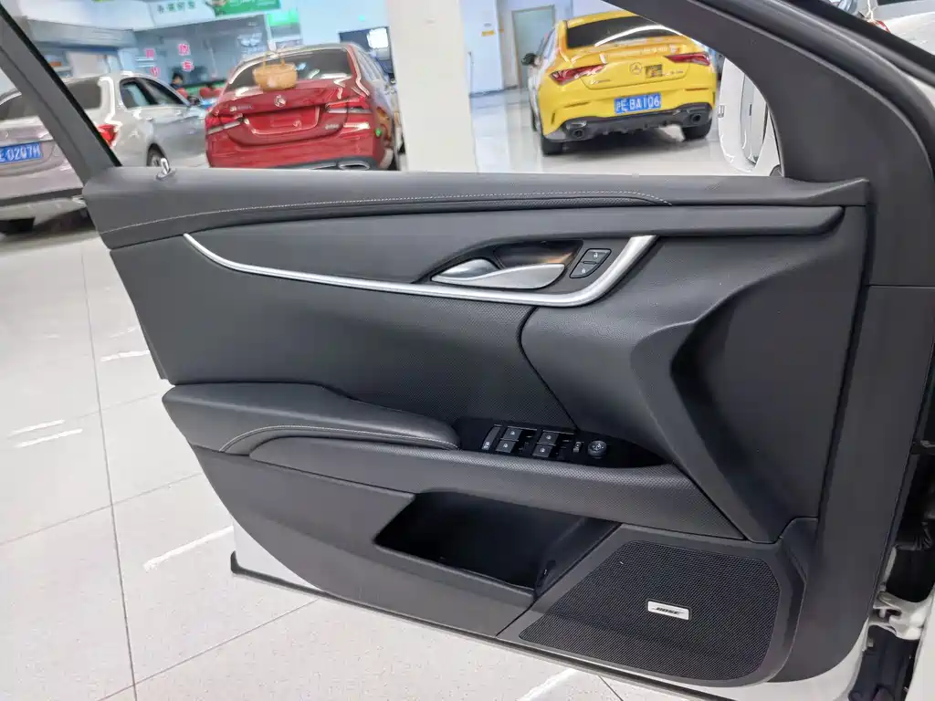 Cadillac XTS — миниатюра 14