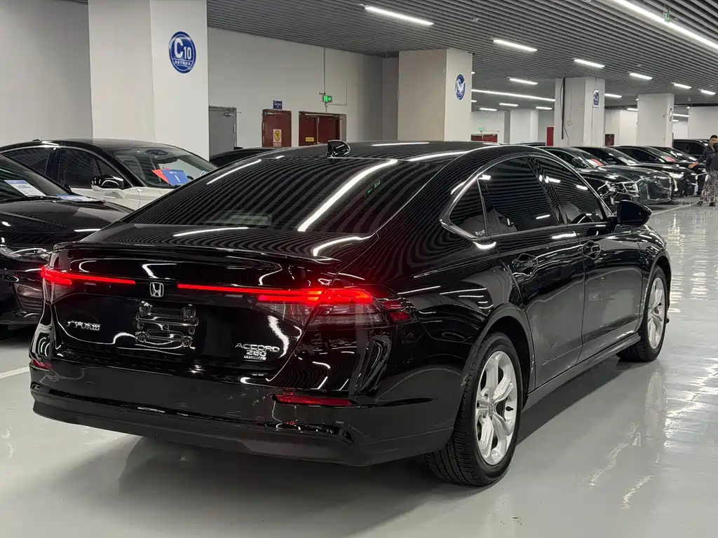 Honda Accord — миниатюра 7