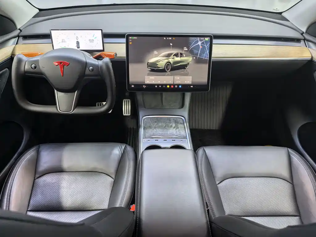 TESLA MODEL Y