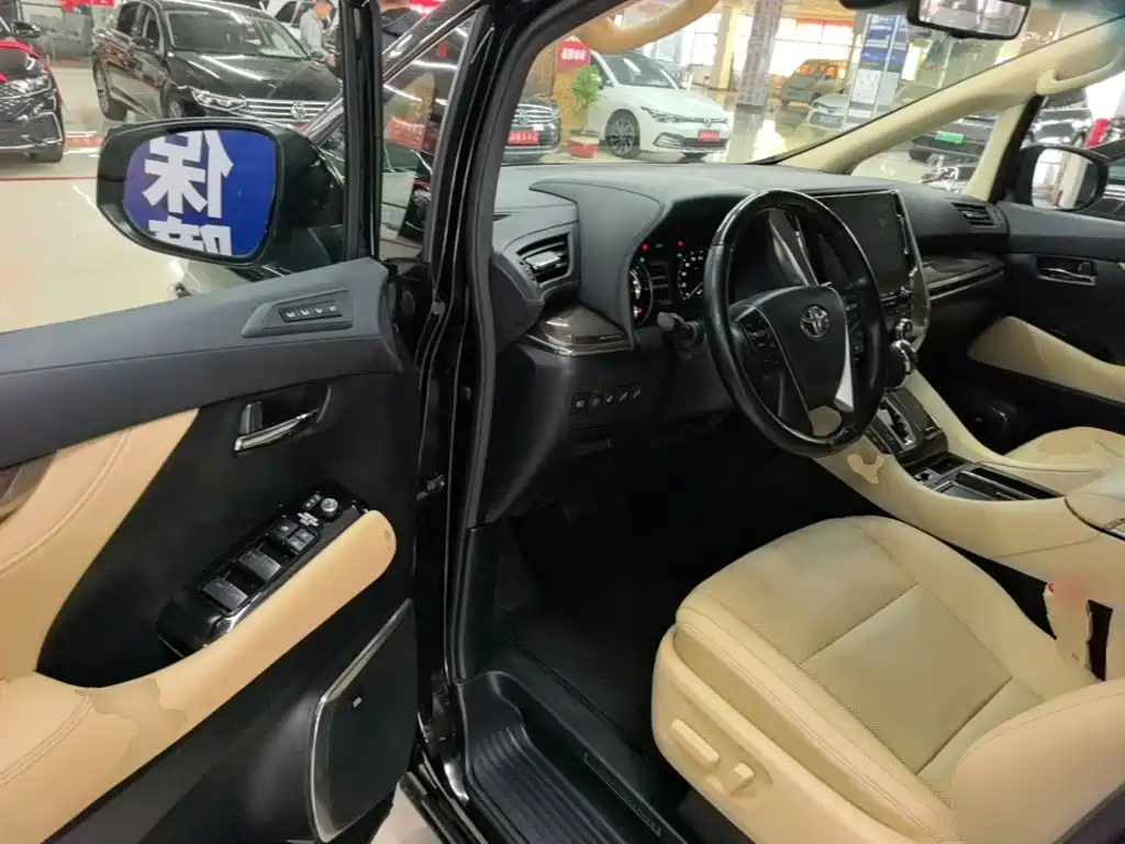 Toyota Vellfire — миниатюра 16