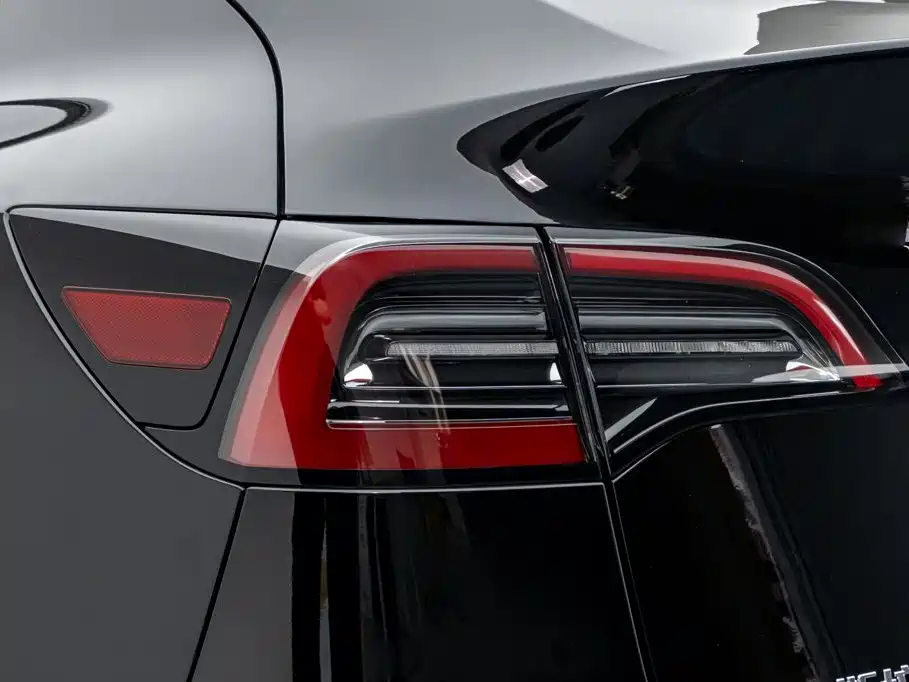 Tesla Model Y — миниатюра 13