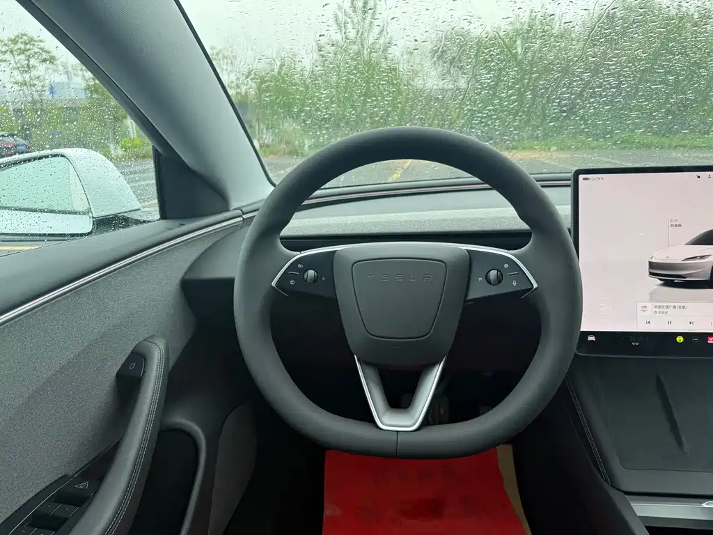 Tesla Model 3 — фотографии объявления, Фото 13