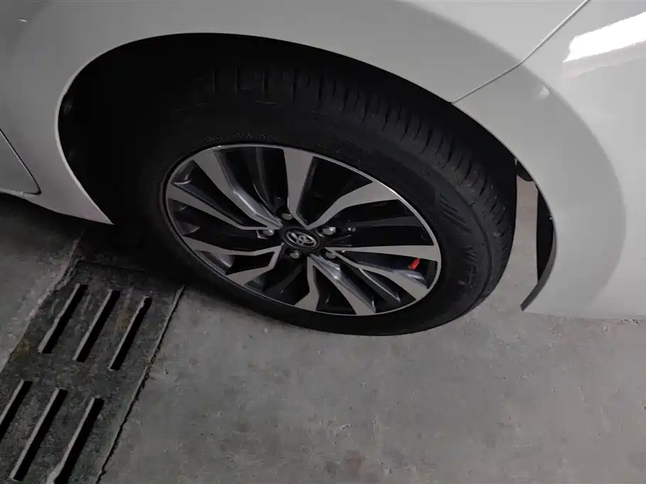 TOYOTA COROLLA DUAL ENGINE E+