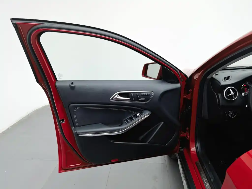 Mercedes-Benz GLA — миниатюра 8