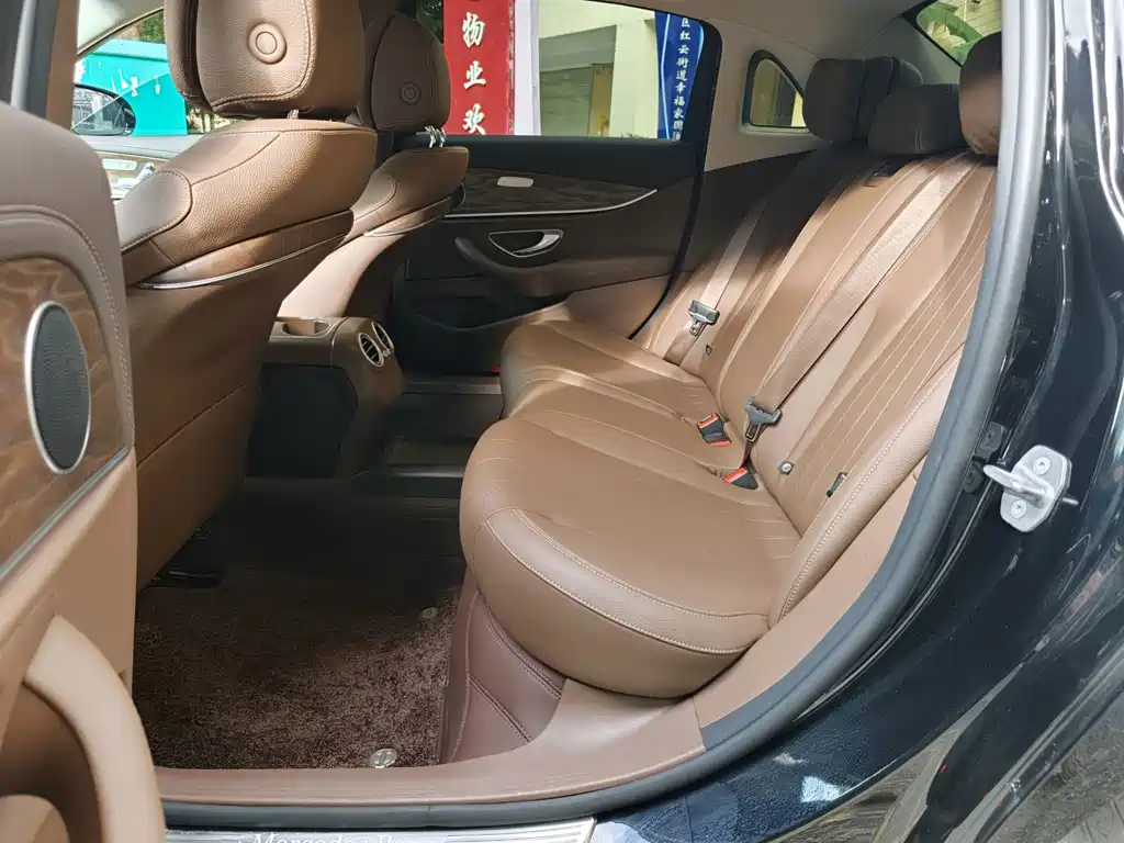 Mercedes-Benz E-Class — миниатюра 16